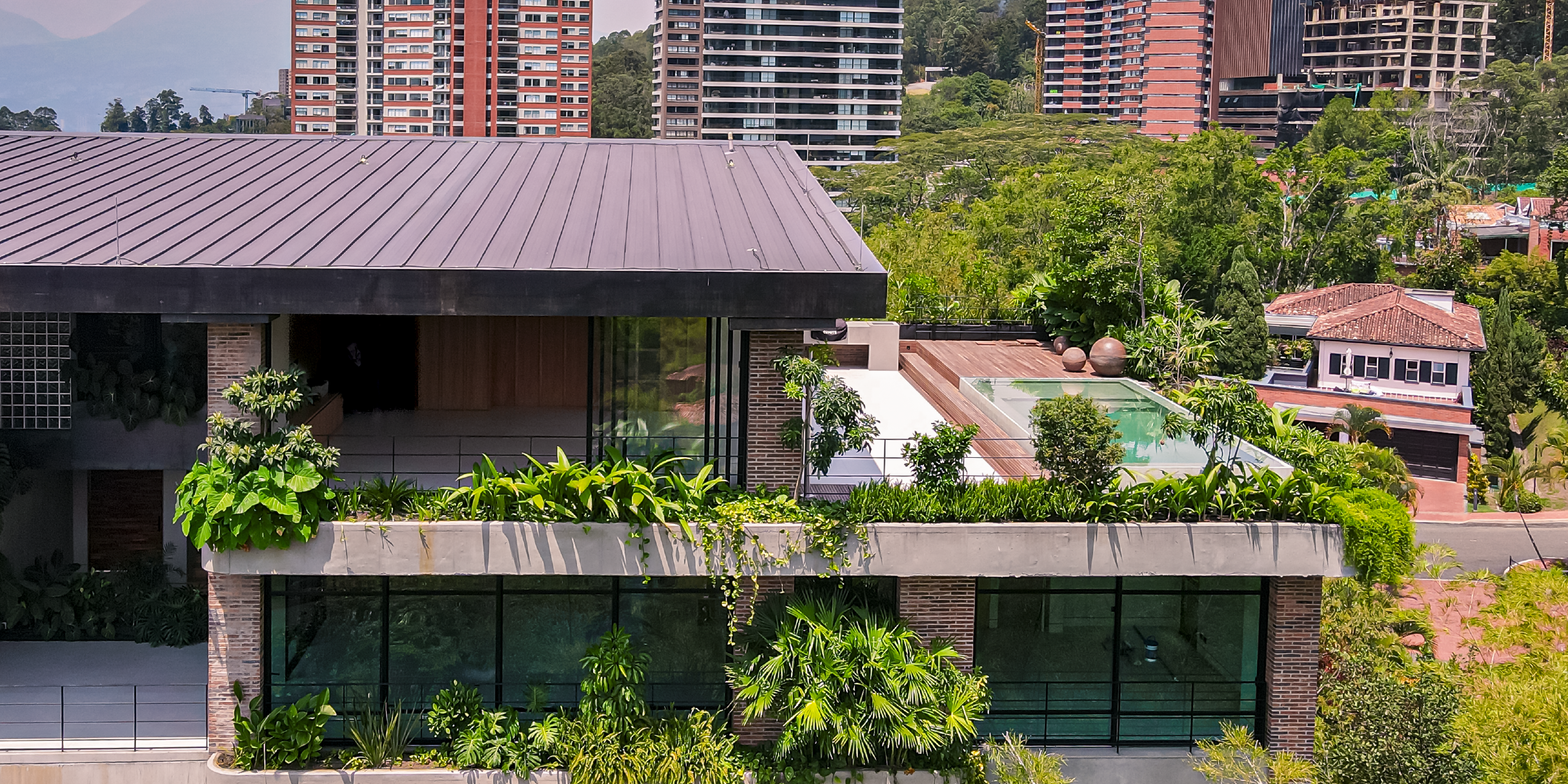 </noscript>La elección inteligente: ¿Qué sistema de ventanería y tipo de vidrio necesita cada zona de tu hogar?